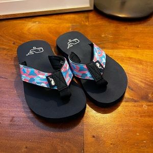 Vineyard Vines Boys Camo Whale Flip Flops (size 12)